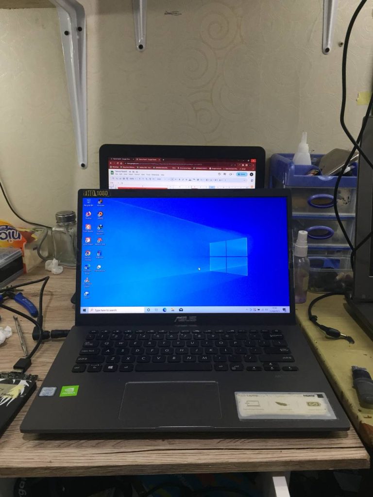 LCD Laptop Bergaris
